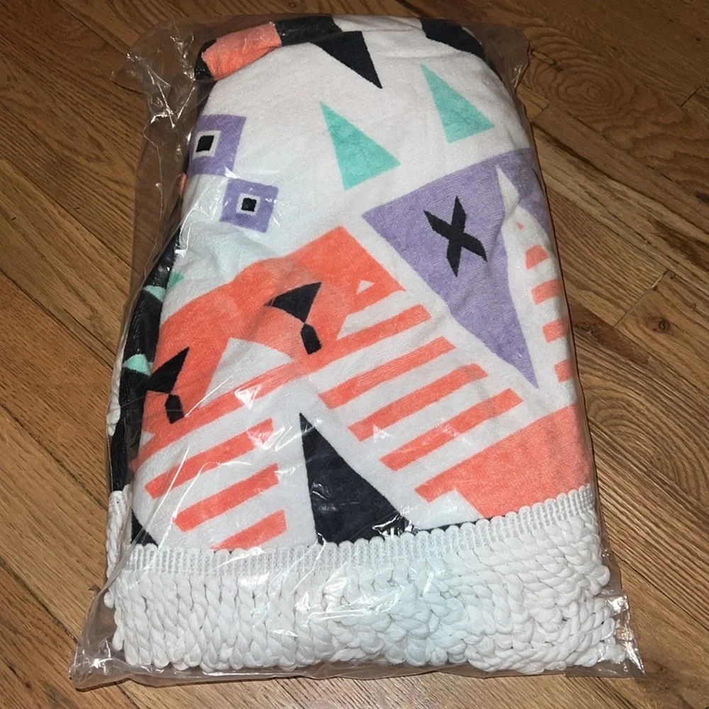 Colorful Geometric Patterned Round Towel NEW